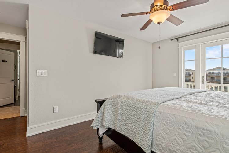 1st Floor King with Private Bath