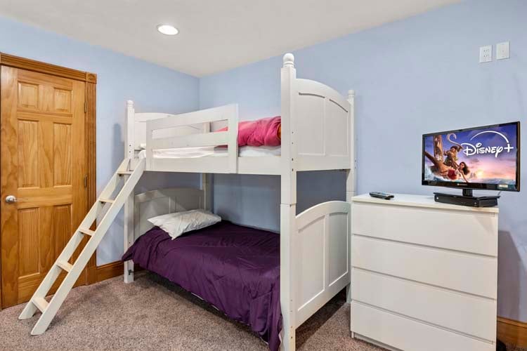 1st Floor Twin Bunks with Private Bath