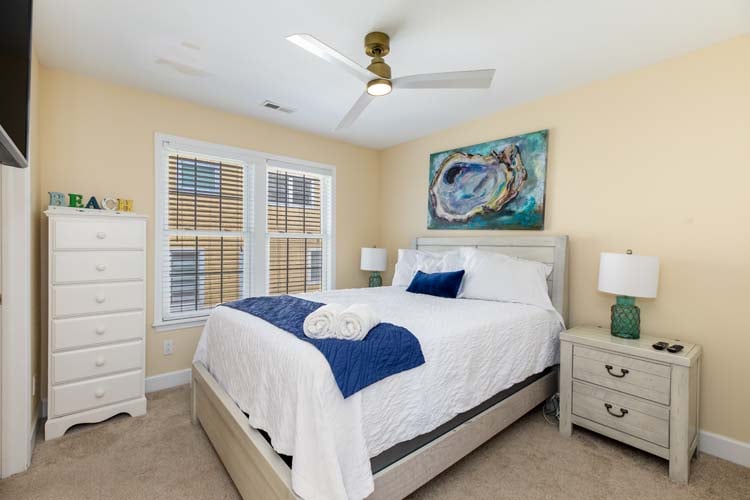 1st Floor Queen with Private Bath