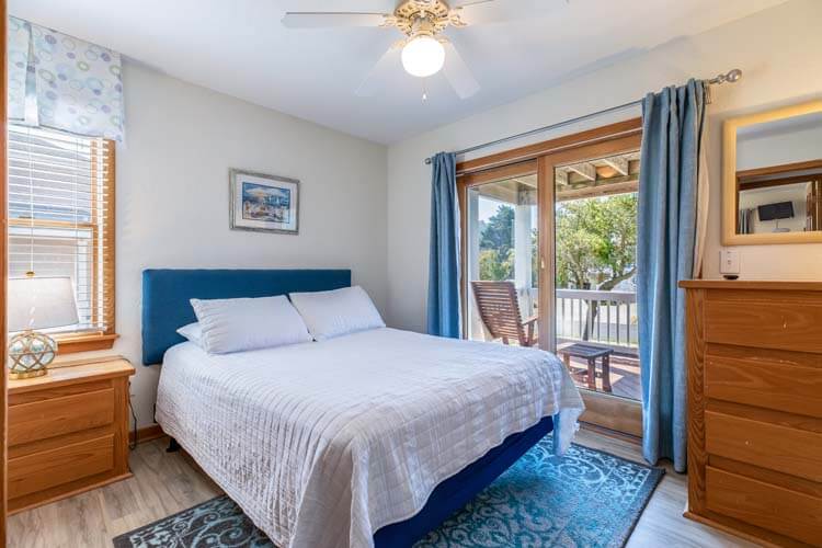 1st Floor Queen with Private Bath