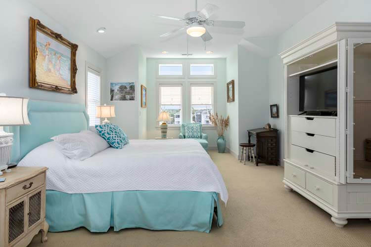 2nd Floor King with Private Bath