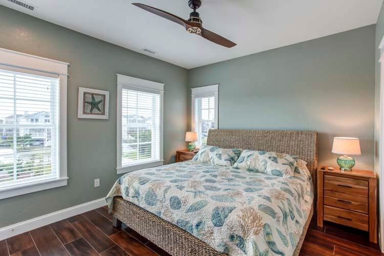 1st Floor King with Private Bath (NW)