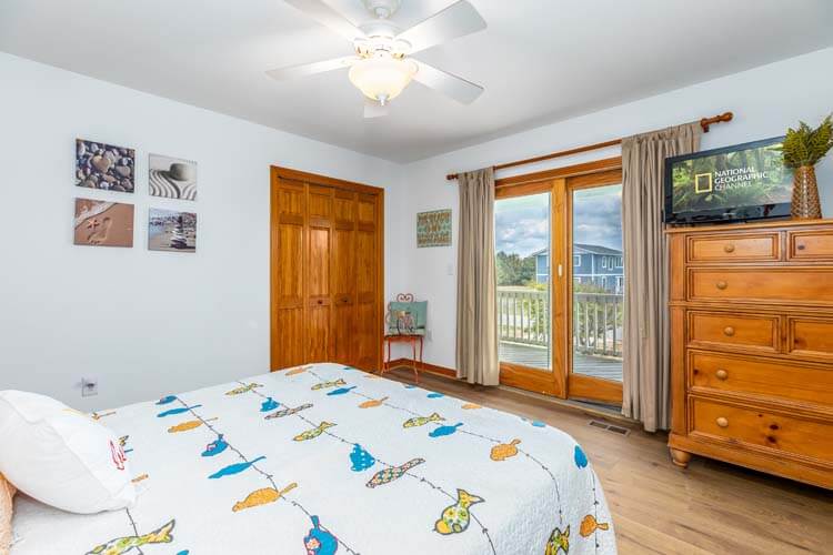 1st Floor Queen with Private Bath