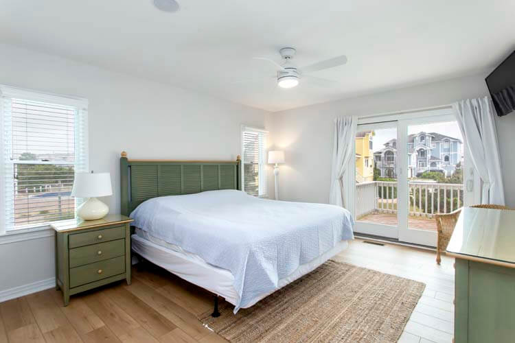 1st Floor King with Private Bath