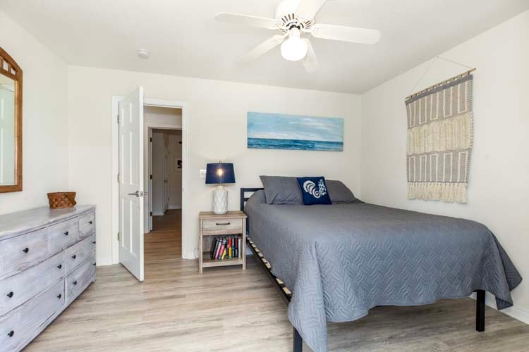 1st Floor Queen Bedroom