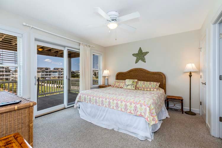 1st Floor King with Private Bath