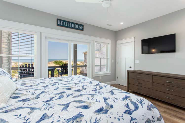 1st Floor King with Private Bath