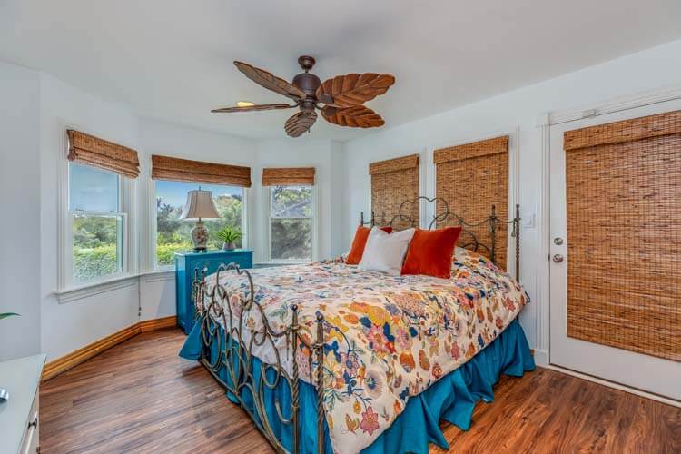 1st Floor King with Private Bath