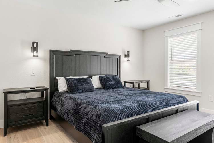 2nd Floor King with Private Bath (4)