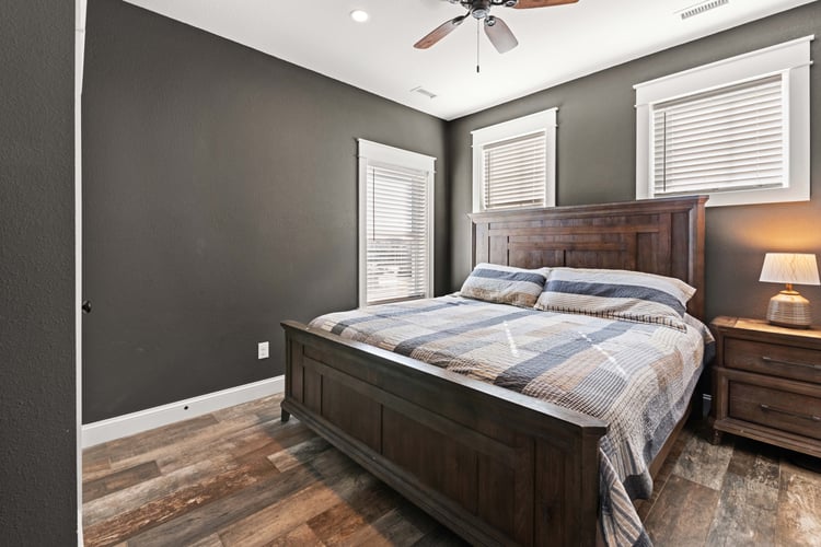 1st Floor King with Private Bath (5)