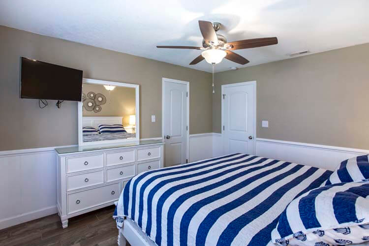 Ground Floor King with Shared Bath