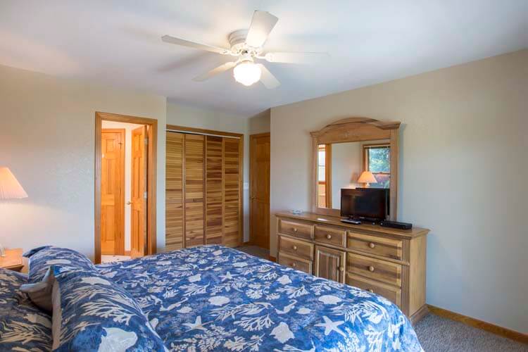 1st Floor King with Private Bath