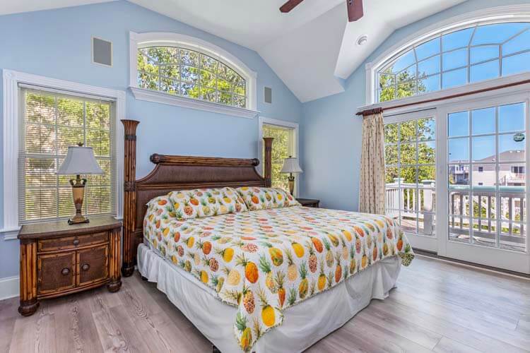 2nd Floor King with Private Bath