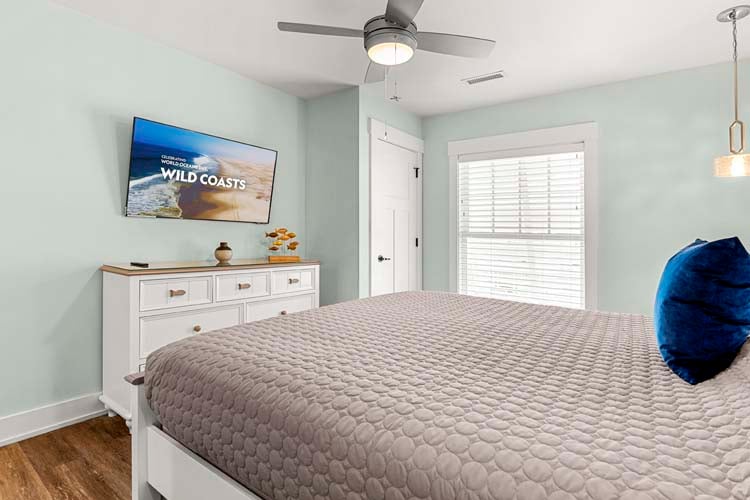 2nd Floor King with Private Bath