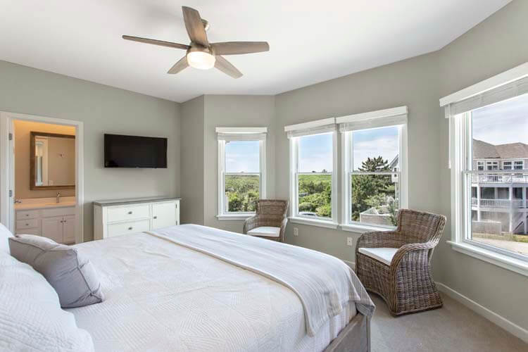 1st Floor King with Private Bath