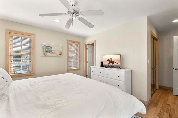 1st Floor King with Private Bath