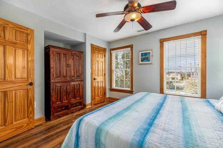 1st Floor King with Shared Bath