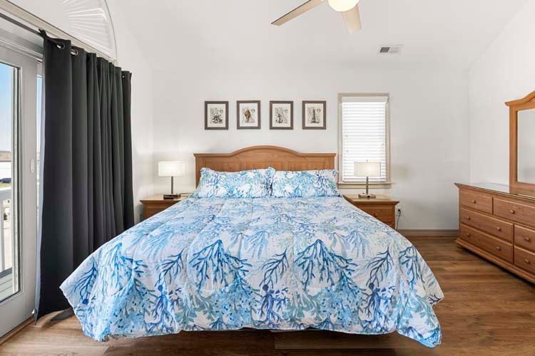 2nd Floor King with Private Bath