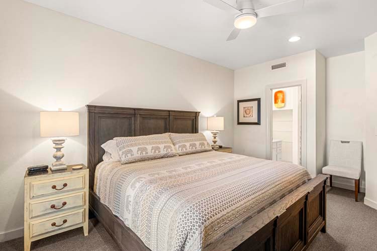 Ground Floor King with Private Bath (12)