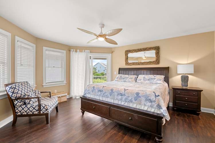 1st Floor King with Private Bath