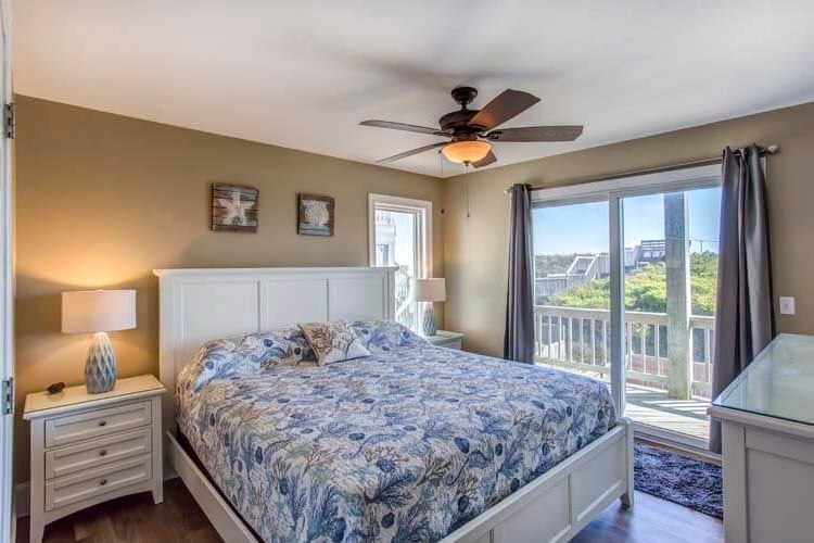 1st Floor King Bedroom