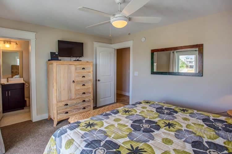 1st Floor King with Private Bath