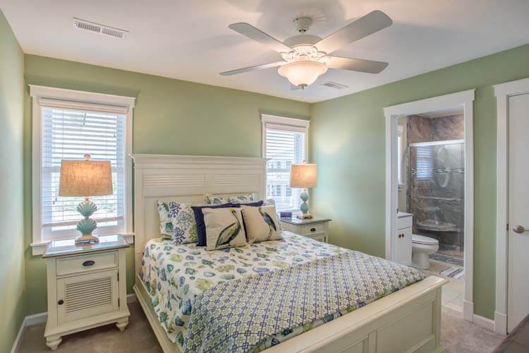 2nd Floor Queen with Private Bath