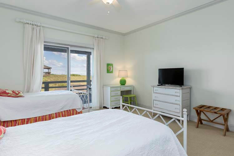 1st Floor Twins with Private Bath