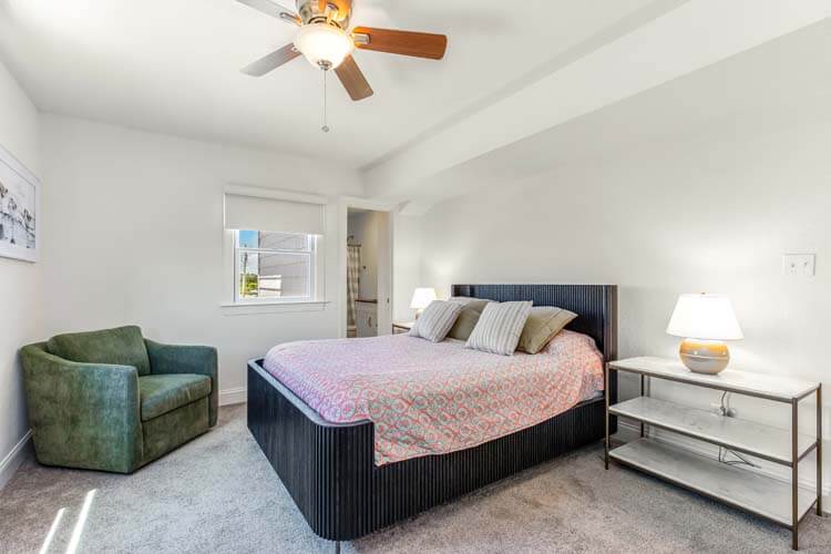 1st Floor Queen with Private Bath