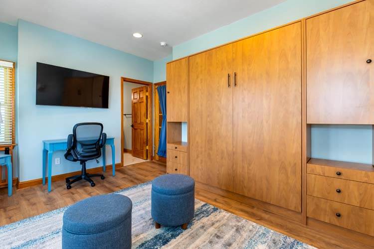 1st Floor Gaming Room / Queen Bedroom