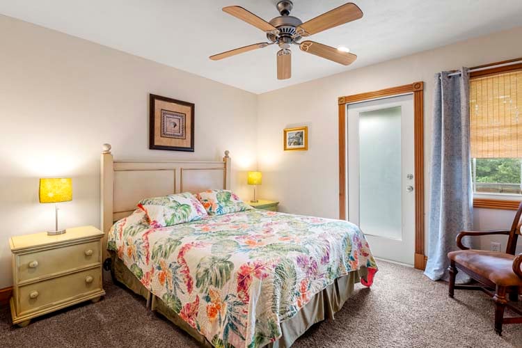 1st Floor Queen with Private Bath