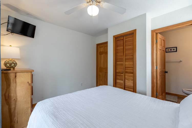 1st Floor Queen with Private Bath