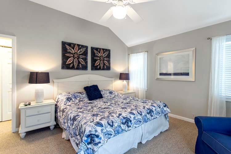 1st Floor King with Private Bath