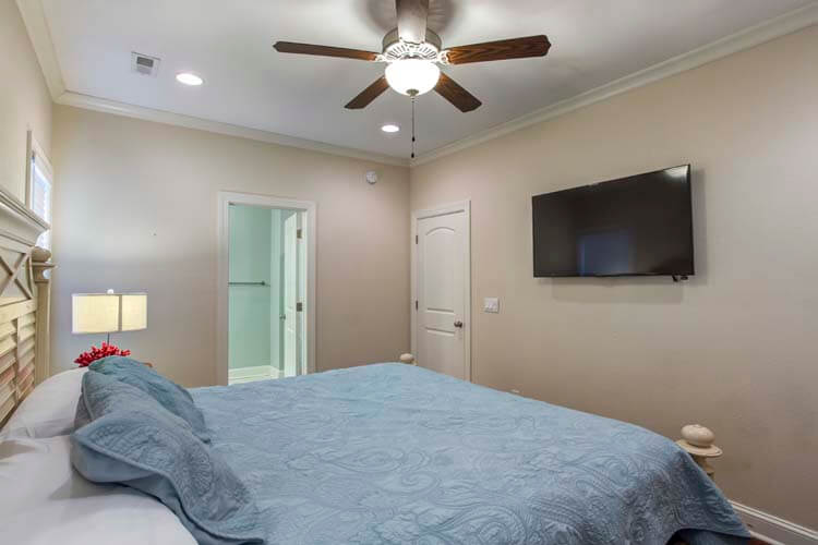 1st Floor King with Private Bath