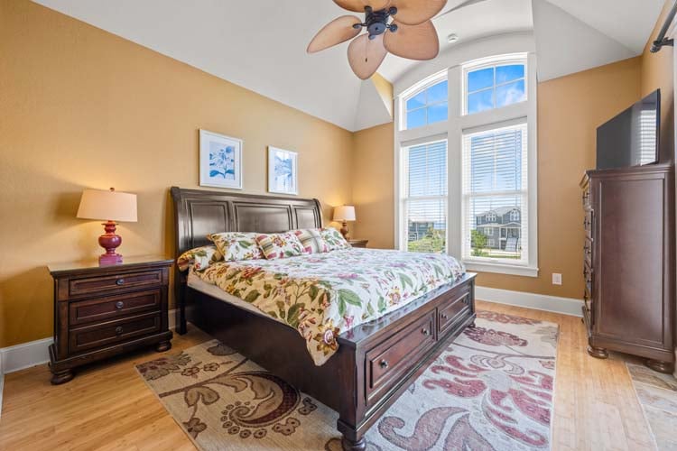 2nd Floor King with Private Bath