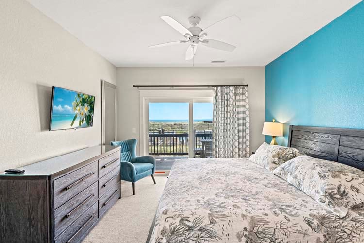 1st Floor King with Private Bath (8)