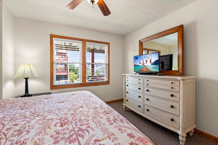 1st Floor King with Private Bath