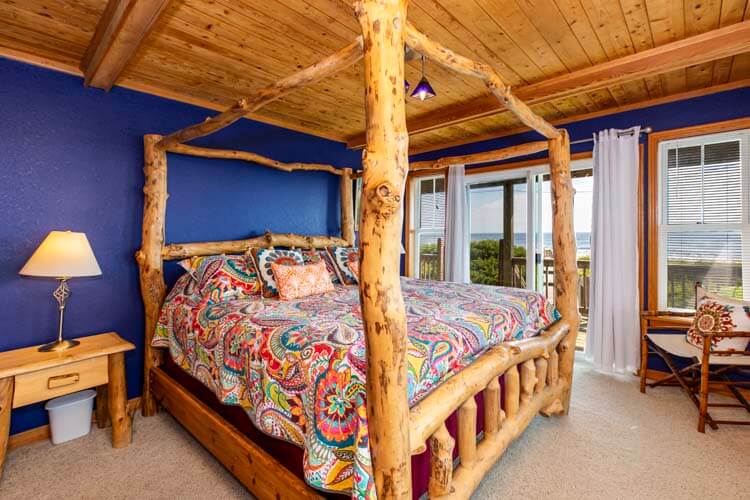 1st Floor Oceanside King with Private Bath