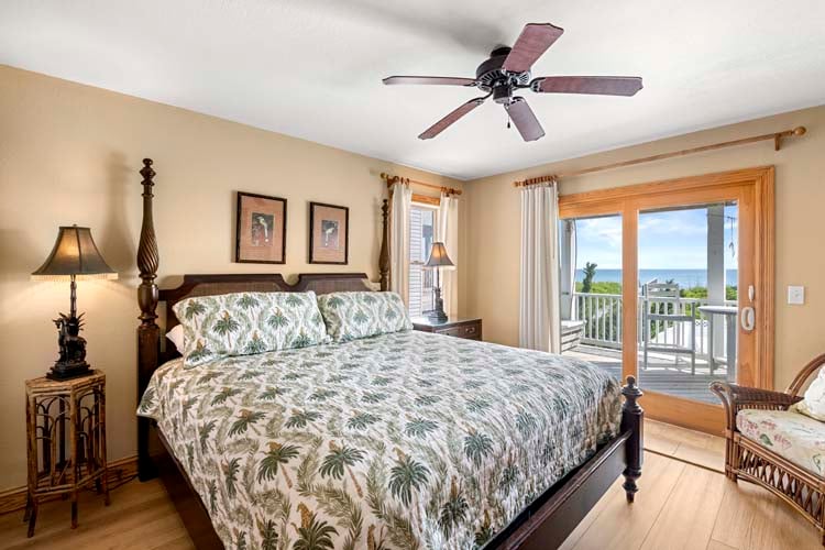 1st Floor Oceanside King with Private Bath