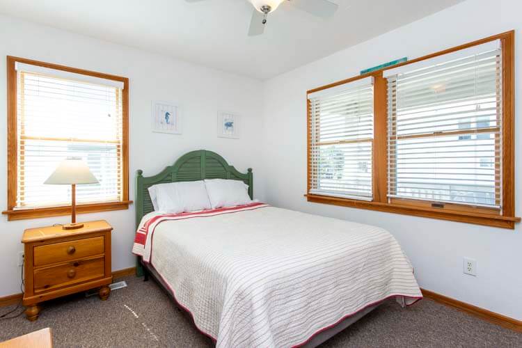 1st Floor Queen with Shared Bath