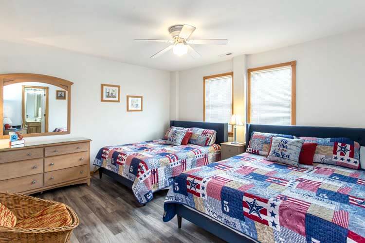 Ground Floor Queens with Private Bath