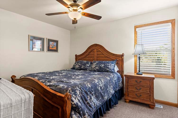 1st Floor King Bedroom