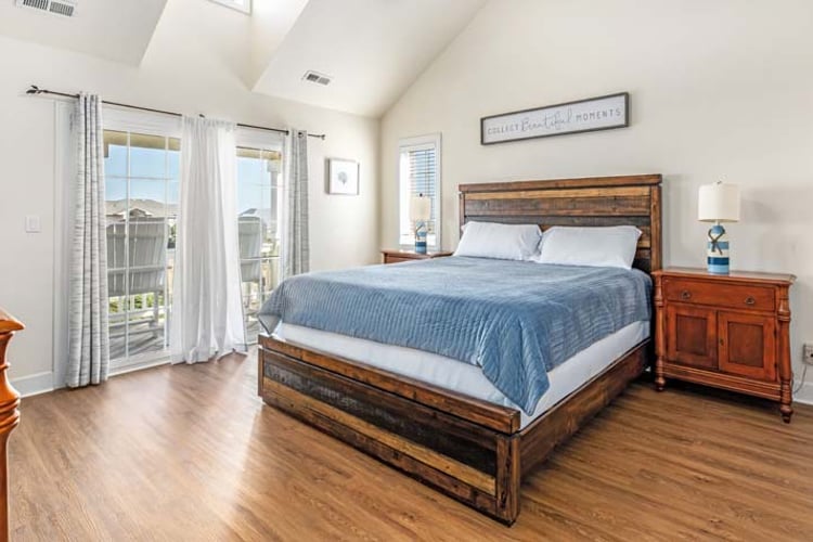 2nd Floor King with Private Bath