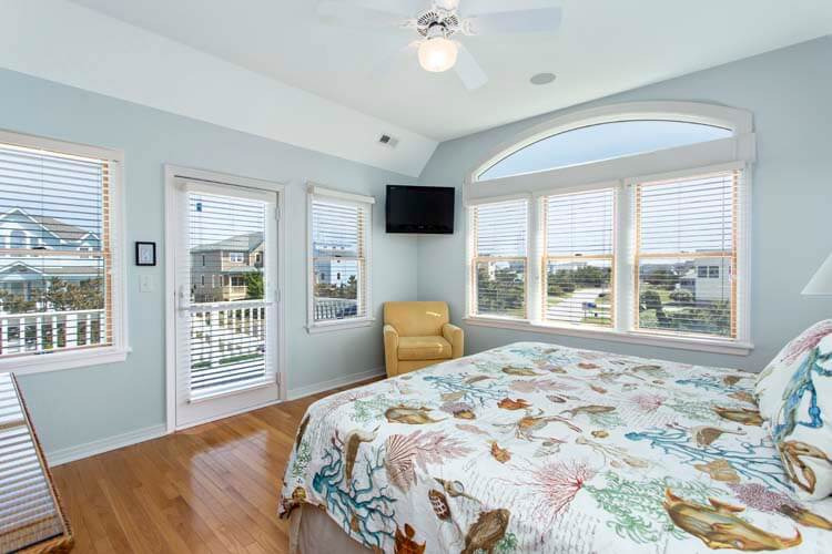 2nd Floor King with Private Bath