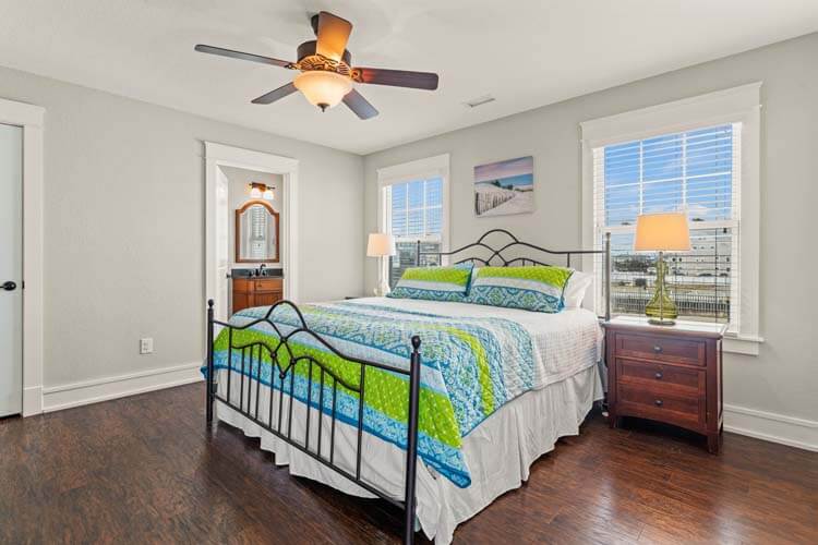 1st Floor King with Private Bath