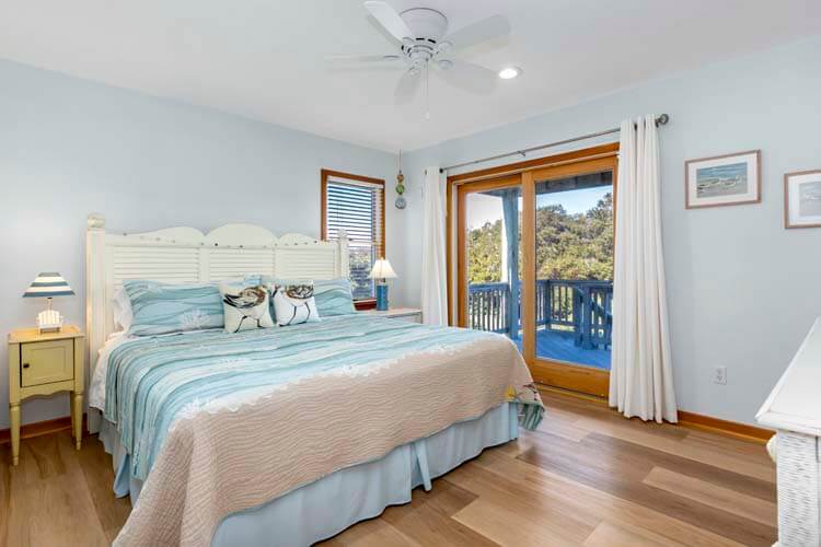 1st Floor King with Private Bath