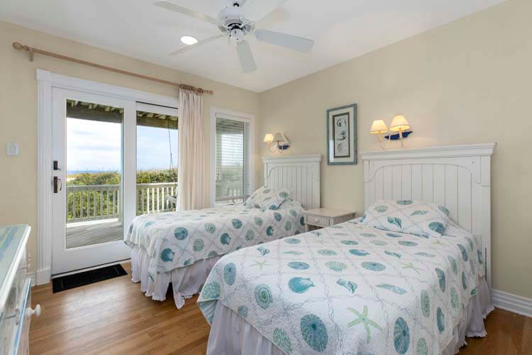 1st Floor Twins Bedroom