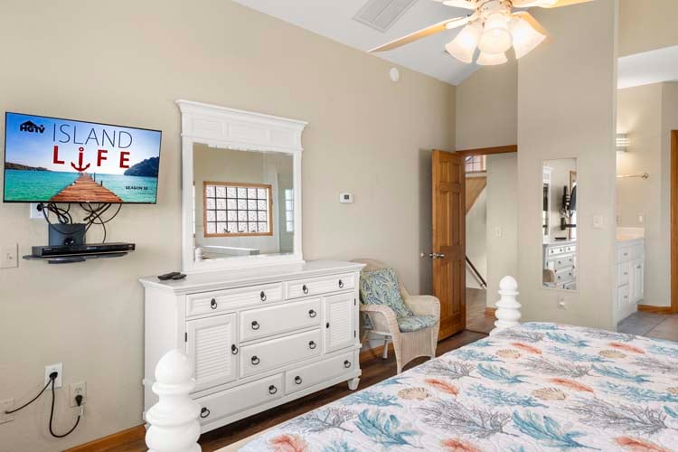 2nd Floor King with Private Bath