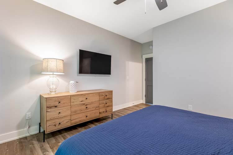 3rd Floor King with Private Bath