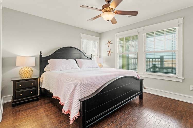 1st Floor Oceanside King with Private Bath